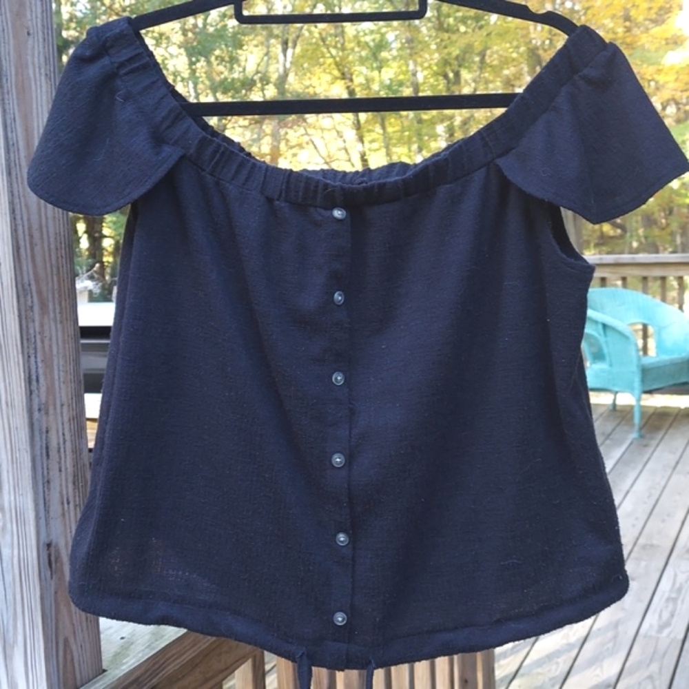 Who What Where Black flutter sleeve off-shoulder Cropped button down top Sz L